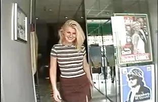 XXX gibi acısız anal seks sürmeye başlar, Sonra çeşitli pozisyonlarda derin bir kedi sınavı