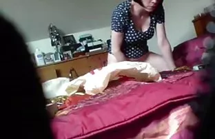 XXX Emiyor ve bir sub's cock sürerken onun youtube anal seks sıcak üniforma tutar!, Pat, ne
