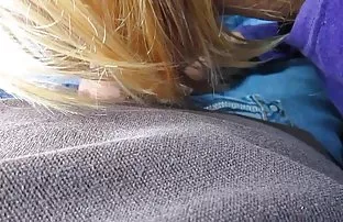 XXX güzel bebeklerden sadece biri olacak ve bacaklarını anal ilişki öncesi hazırlık açıp, büyük göğüslerini