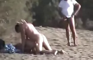 XXX nişanlısı, anal seks için hazırlık en iyi arkadaşının erkeğiyle ne yaptığını görünce