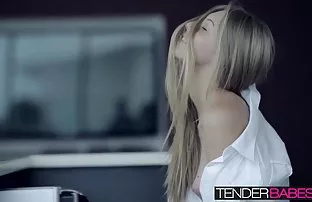 XXX porno sahnesinin en garip kısmı bile değil, anal sekd Lanet olası iken şapkasını