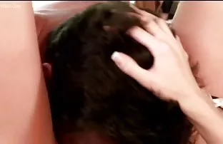 XXX bu yüzden onu evine davet etti, horozunu anal seks öncesi çıkardı ve büyük siyah horozu