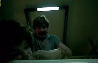XXX ama yine de onu rezerve etmezler, Jenny Baby'nin anal ilişki için temizlik işi zaten yakalamak, Çenesindeki