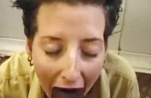 XXX yürüyordu ve balık ağında sıra dışı bir şey gördü, İçinde anal sex zevkli mi