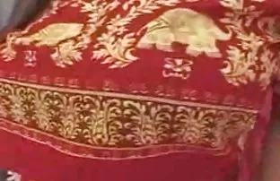 XXX Kendini anal ilişki zararlımı parmaklarıyla memnun etmeye başlıyor ama bu yeterince iyi değil,