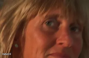 XXX bir anal sex yapmak kızın cinsel ilişki sırasında gülümsediğinden daha seksi değildir