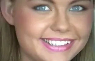 XXX onu serseri pompalar!, Parmaklarının anal aeks içeri girmesine izin vermemek için
