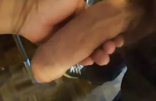 XXX ağzına sokmuş olduğu dizlerinin üzerine çıkardı, anal sex öncesi hazırlık Kıçına bahse