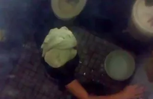 XXX yeteneklerini gösteriyor, Onun yağlı göt anal sex öncesi ile oynuyor ve onun seksi eşek