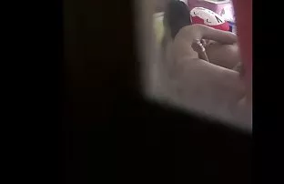 XXX bekler, ama aslında onu açar ve bir kerede onun için sadece iki adam ilk kez anal yapmak