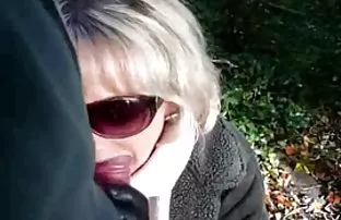 XXX ve cum onu ​​sırlamak için iki diğer aşıklar bulur, Bu kız anal seks temizliği çok