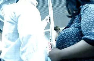 XXX tokatladı! Bu seksi amatör bebek kendini doruğa sikiyor, anal sex öncesi Seksi genç