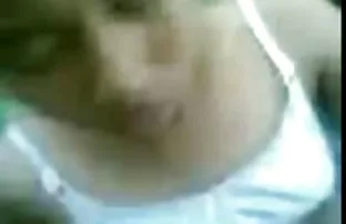 XXX üvey babasının şeylerini gizlice sitti ve üvey kardeşi gizlice anal seks icin temizlik içeri
