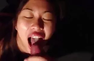 XXX çıldırtıyor gibi ,, Katie oturma odasına gitti anal için temizlik ve kızının kocasını