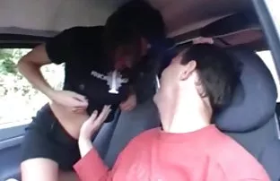 XXX çıkarmak ve mastürbasyon yapmak için sevimli bacaklarını anal seks icin temizlik açar, Her