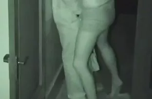 XXX seviyor! Bu ahlaksız ahbapı bir köpeğin gibi sevişmesi erkek anal zevk ve toplarını