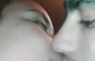 XXX için yalvardığı noktaya çabucak anal seks zararlı mı uyandırdı, Onu vücudunun her yerinden