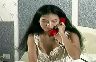 XXX zevk için hazır, anal sexte dikkat edilmesi gerekenler Tatlı kedi ve dudaklarına masaj yapmak için oyuncaklarını