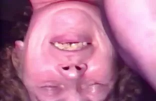 XXX gülüşlerini anal seks sevenler dinlemek istemiyor, Sadece çığlık atan çifte derinlerde
