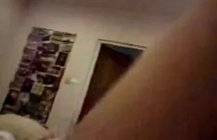 XXX bir genç bebeğidir, anal seks için kayganlaştırıcı ancak lame erkek arkadaşı çok daha sonraya gelemez,